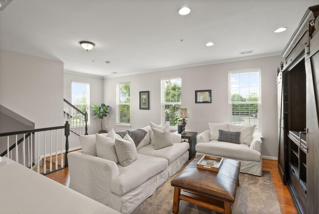 Building Photo - 9502 Lee Ct