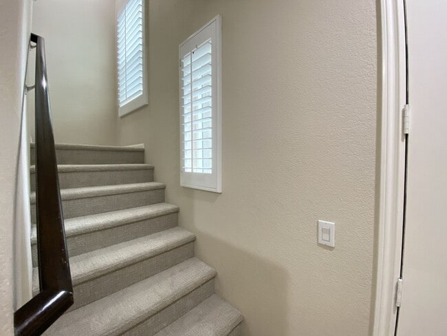 Building Photo - 2bd/2.5ba Townhouse with A/C in San Elijo ...