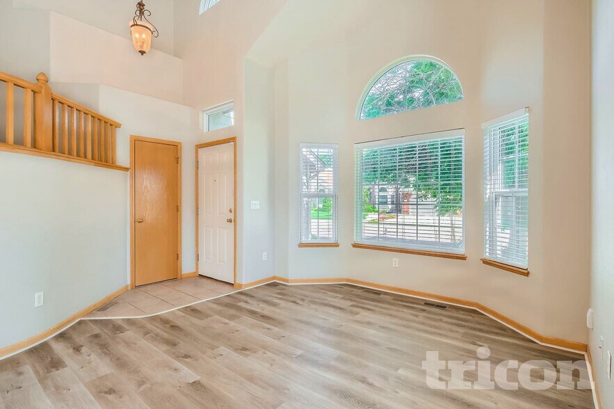 Building Photo - 2215 Sweetwater Creek Dr