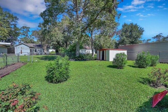 Building Photo - 1004 Mccall Ave