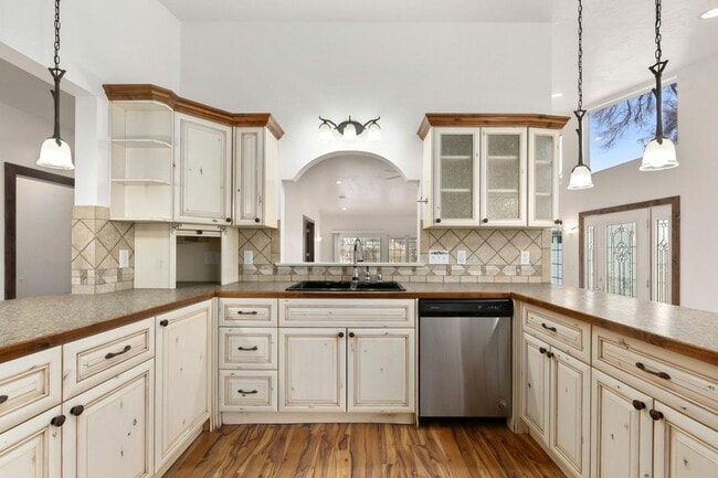 Building Photo - 2856 E 1st St