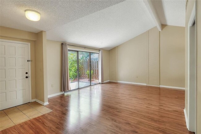 Building Photo - 3988 Oak Loop