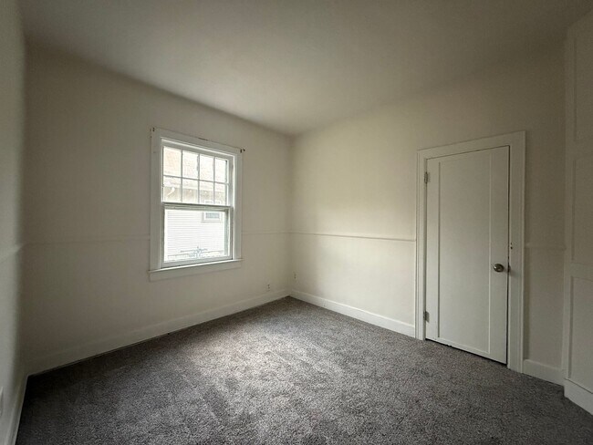 Building Photo - Riverside 4 Bedroom 3 Bathroom