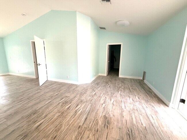 Building Photo - 15859 68th Ct N