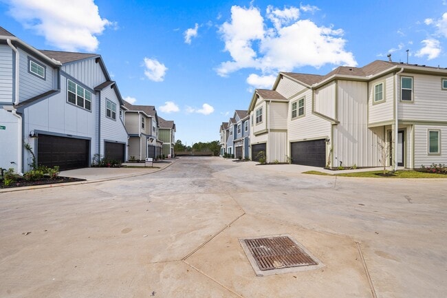 Building Photo - 24402 Colonial Willow Dr