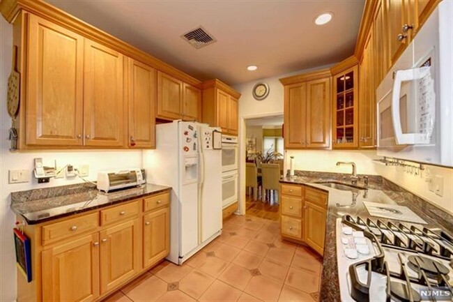 Building Photo - 106 Stonegate Trail