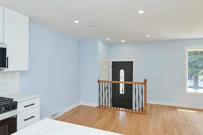 Building Photo - 8544 W Roseview Dr