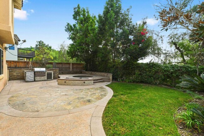 Building Photo - 1225 Avenida Fragata