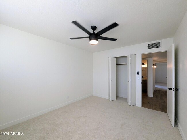 Building Photo - 121 N Flint Cir