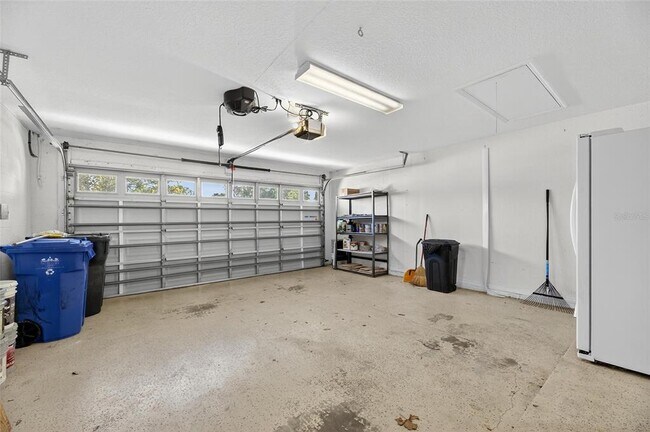 Building Photo - 9115 Pinebreeze Dr