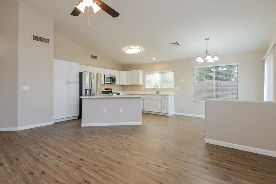 Building Photo - 9511 E Placita Elemental