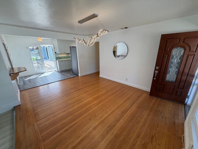 Building Photo - 7210 Zelinda Dr