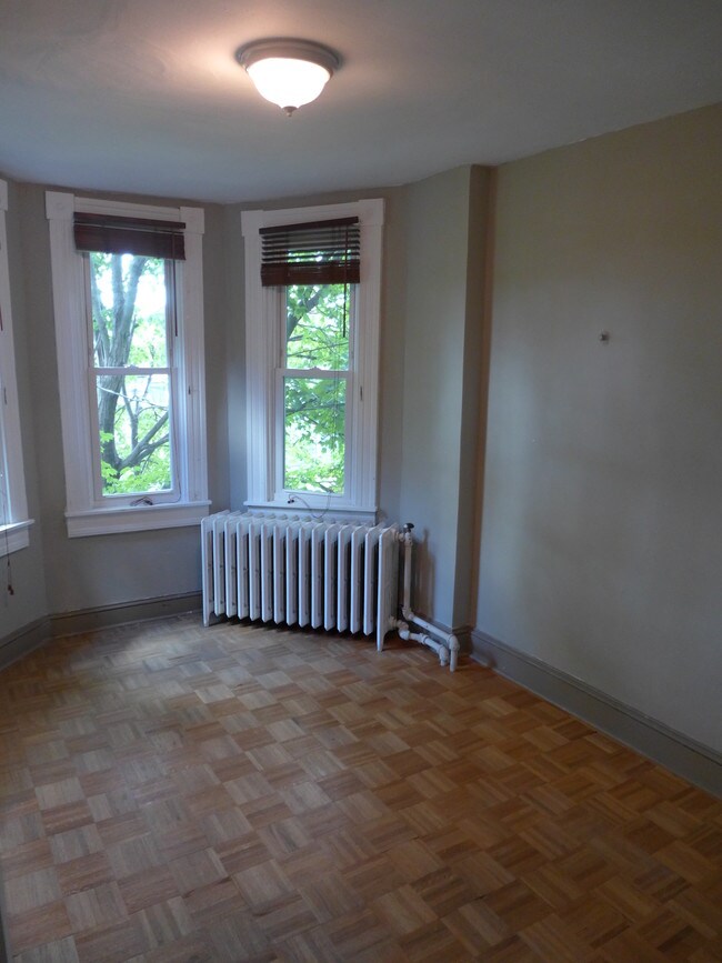 Building Photo - 2934 Huntingdon Ave