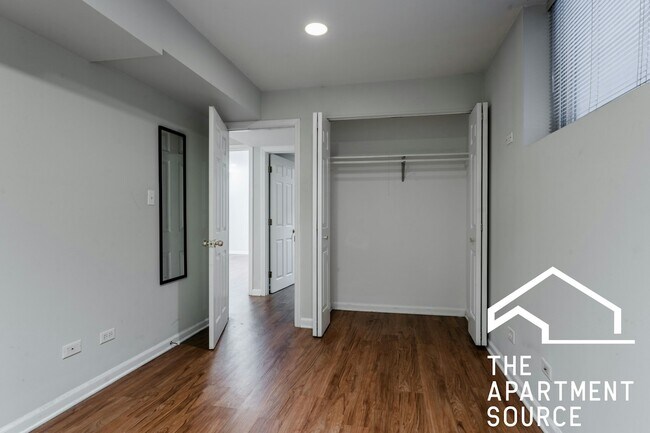 Building Photo - 3216 N Racine Ave