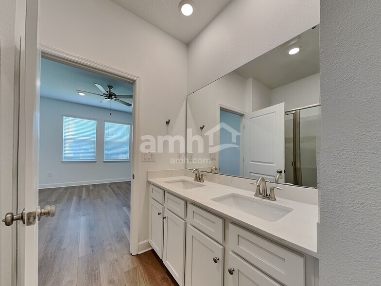 Building Photo - 3204 Carthage Ave