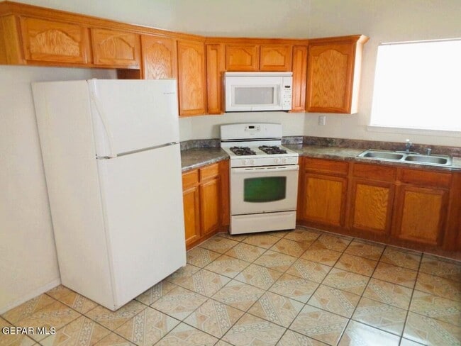 Building Photo - 3033 Tierra Polar Dr