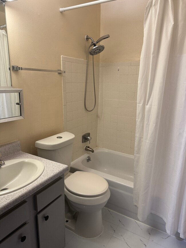 Building Photo - 3904 Sunset Square