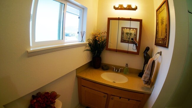 Building Photo - Hawaii Kai Charmer