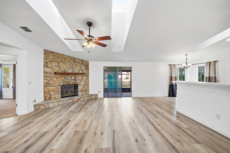 Building Photo - 11149 Losco Junction Dr S