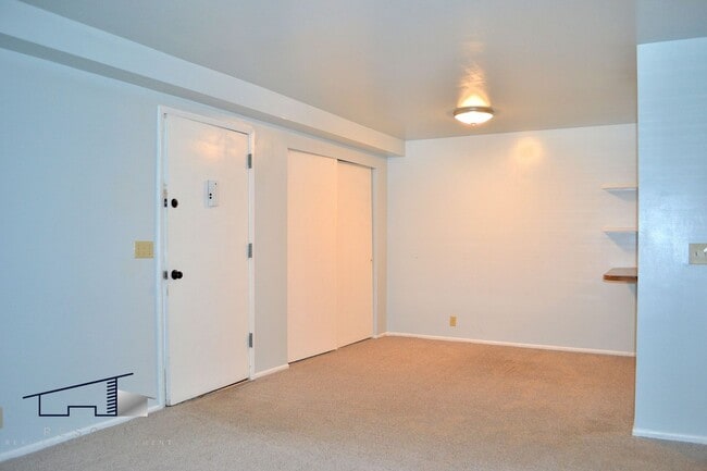 Building Photo - Lower-Level Roy 2 Bedroom, 1 Bathroom Condo Available!