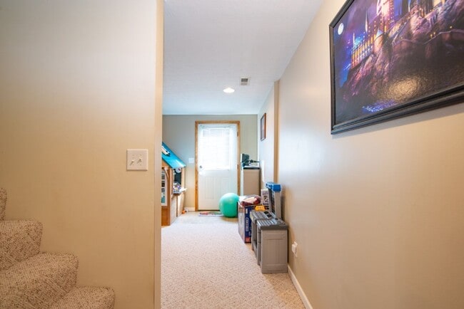 Building Photo - 650 Farmington Dr