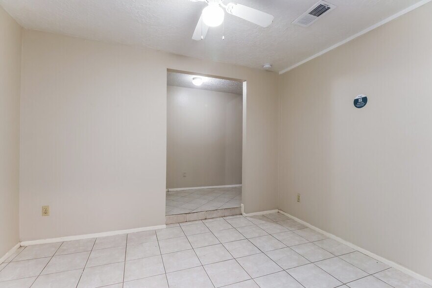 Building Photo - 8419 Old Meadow Ln