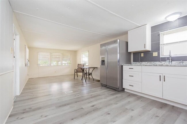 Building Photo - 6610 Avocado Dr