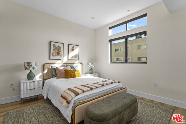 Building Photo - 1318 1/2 N Vista St