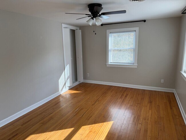 Building Photo - Comfort & Style: 2-Bedroom Raleigh Townhouse