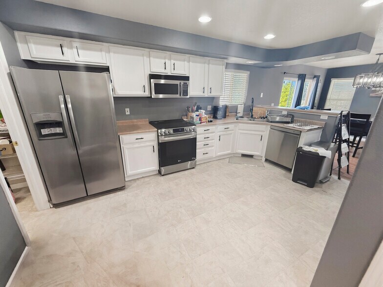 Building Photo - 2060 Pinyon Jay Dr