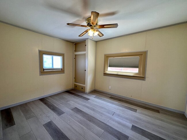 Building Photo - 3 Bed / 2 Bath Custom Pioche House