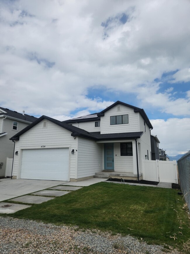 Building Photo - 4724 E Lk Cor Dr