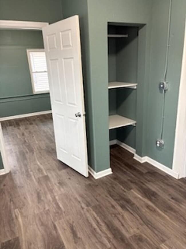 Building Photo - 303 Franklin St