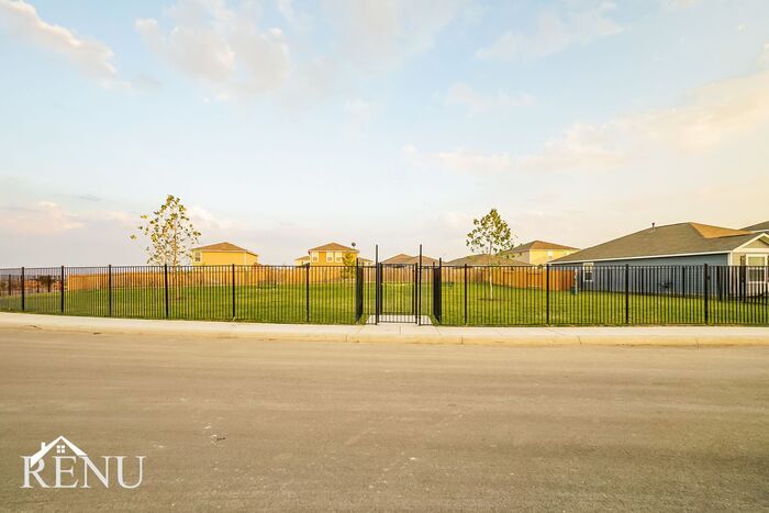 Building Photo - 3002 Jackson Smt