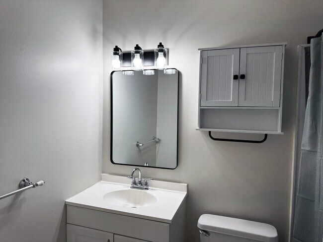 Building Photo - 2649 Fenwick Ct