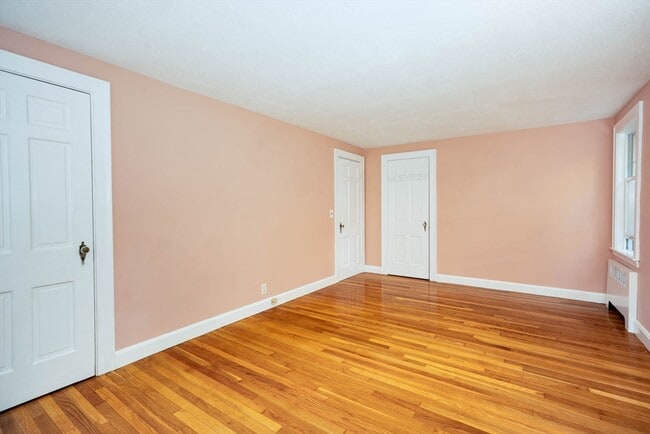 Building Photo - 99 Fairway Dr