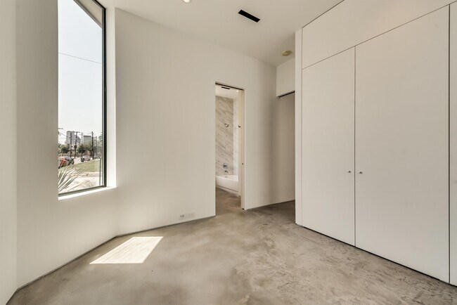 Building Photo - 1504 Burlew St