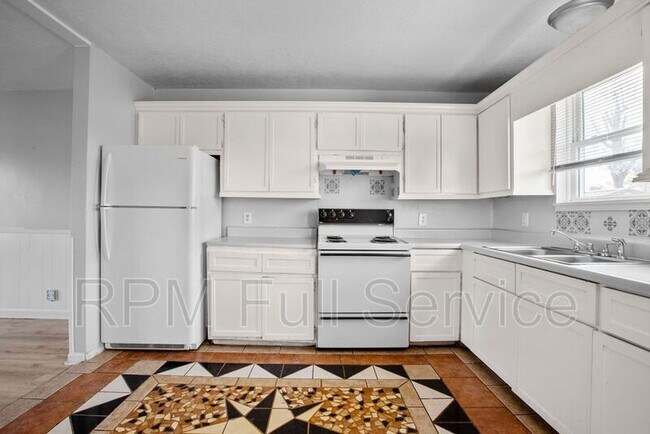 Building Photo - 103 Hubert Dr