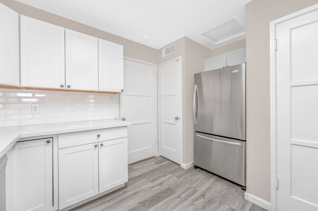 Building Photo - Luxury Home in Downtown Las Vegas!