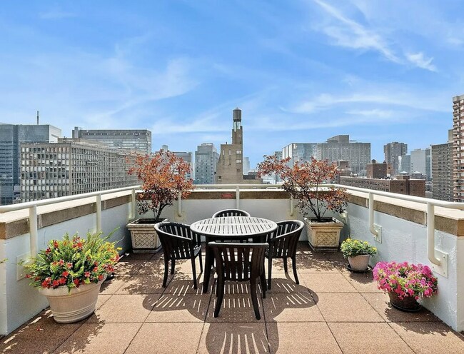 Building Photo - 250 E 30th St