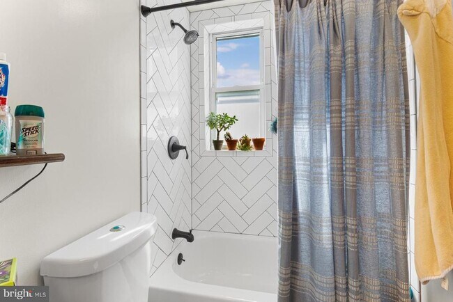 Building Photo - 808 Sears St