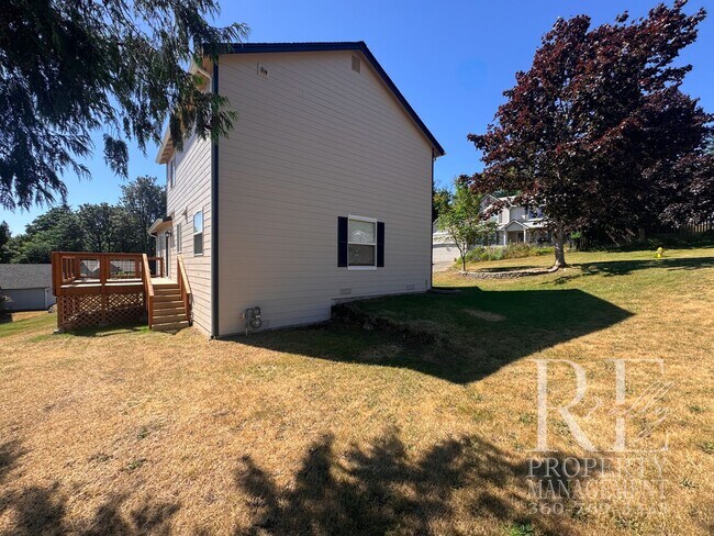 Building Photo - Immaculate Bremerton Home with Expansive Yard, Multiple Living Areas & Designer Kitchen