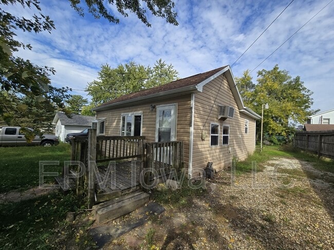 Primary Photo - 3215 Franklin St