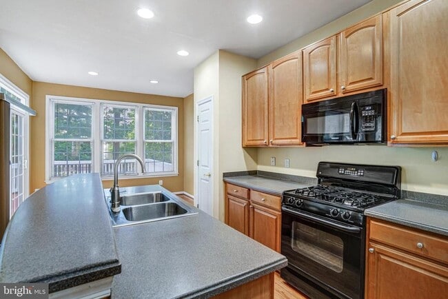 Building Photo - 9662 Potters Hill Cir