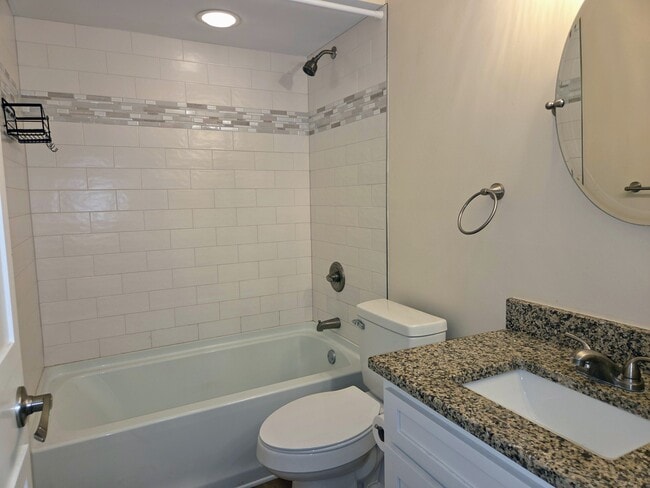 Building Photo - 1717 Needles Ln E