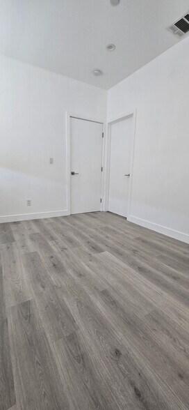 Building Photo - 642 N Manhattan Pl