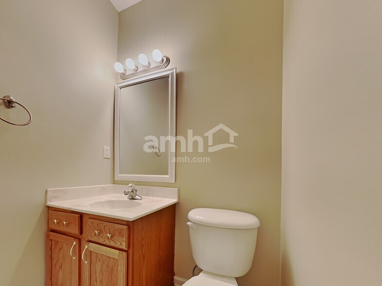 Building Photo - 9619 Morning Shadow Dr