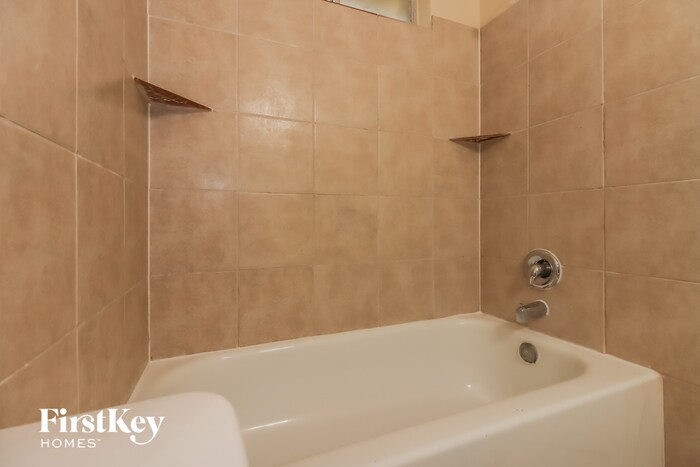 Building Photo - 17026 Enchanted Cir E