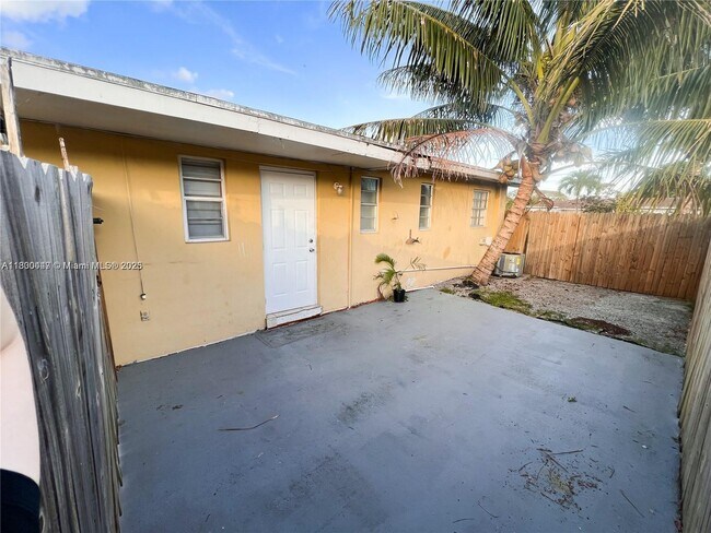 Building Photo - 7950 SW 5th St