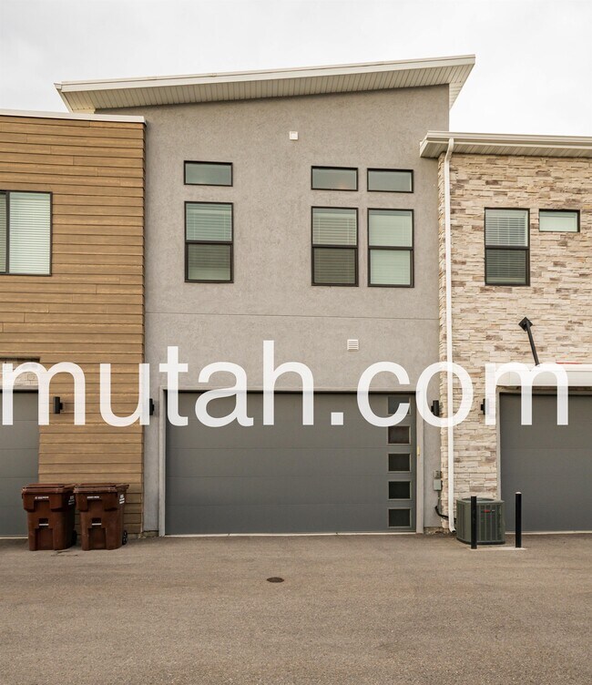 Building Photo - 9196 S Holiday Bowl Ct